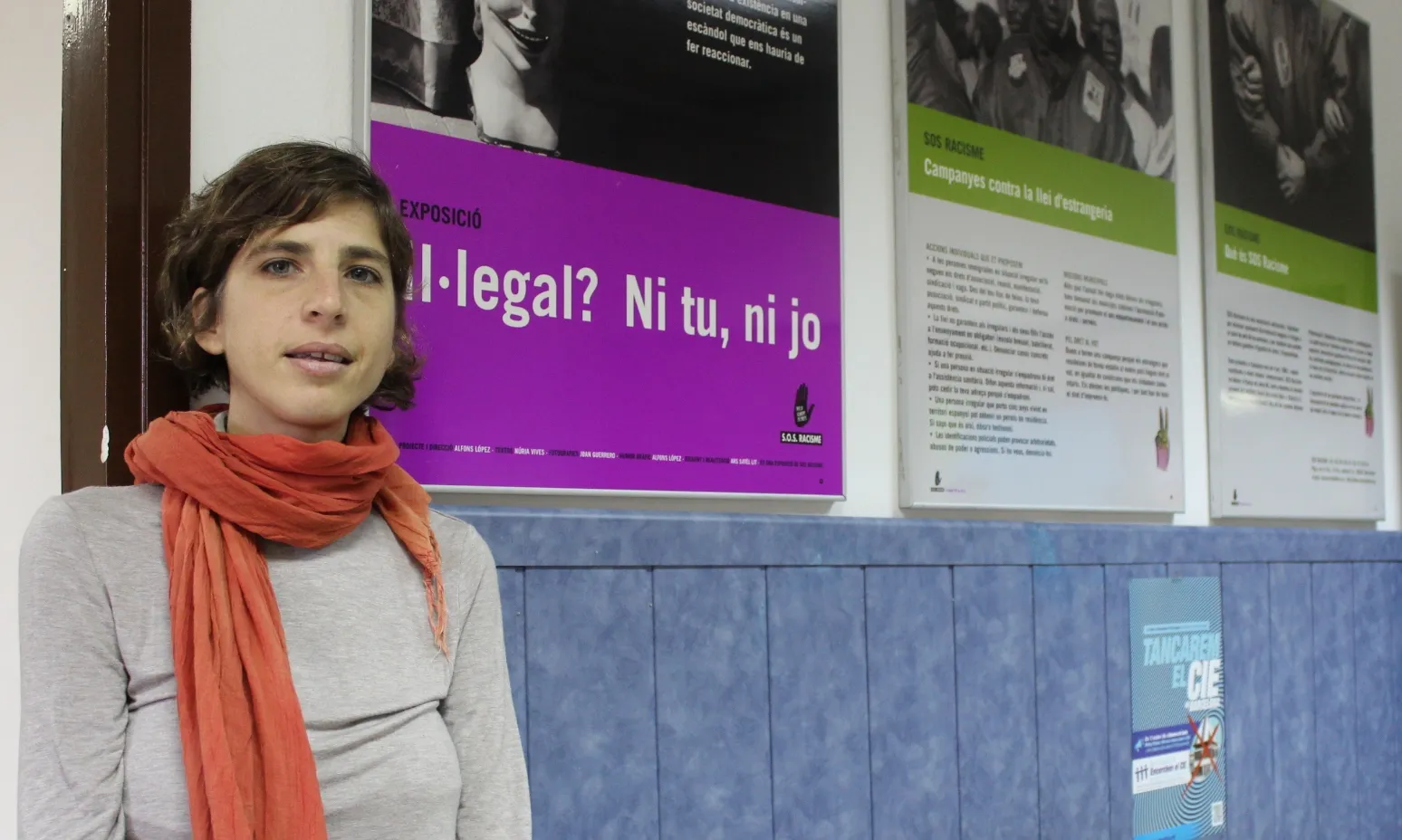Alba Cuevas, directora de SOS Racisme, a la seu de l'entitat