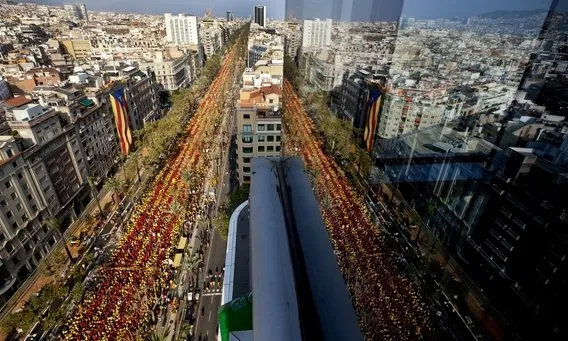 Imatge de la "v" catalana d'enguany - Font: lavanguardia.com