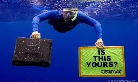 Imatge d'un activista ambiental (imatge; greenpeace.com)