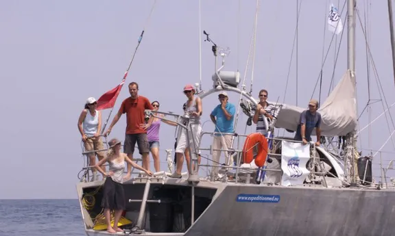 Integrants i ecovoluntaris d'Expedition Med en campanya pel Mediterrani (imatge; sosgrandbleu.asso.fr)