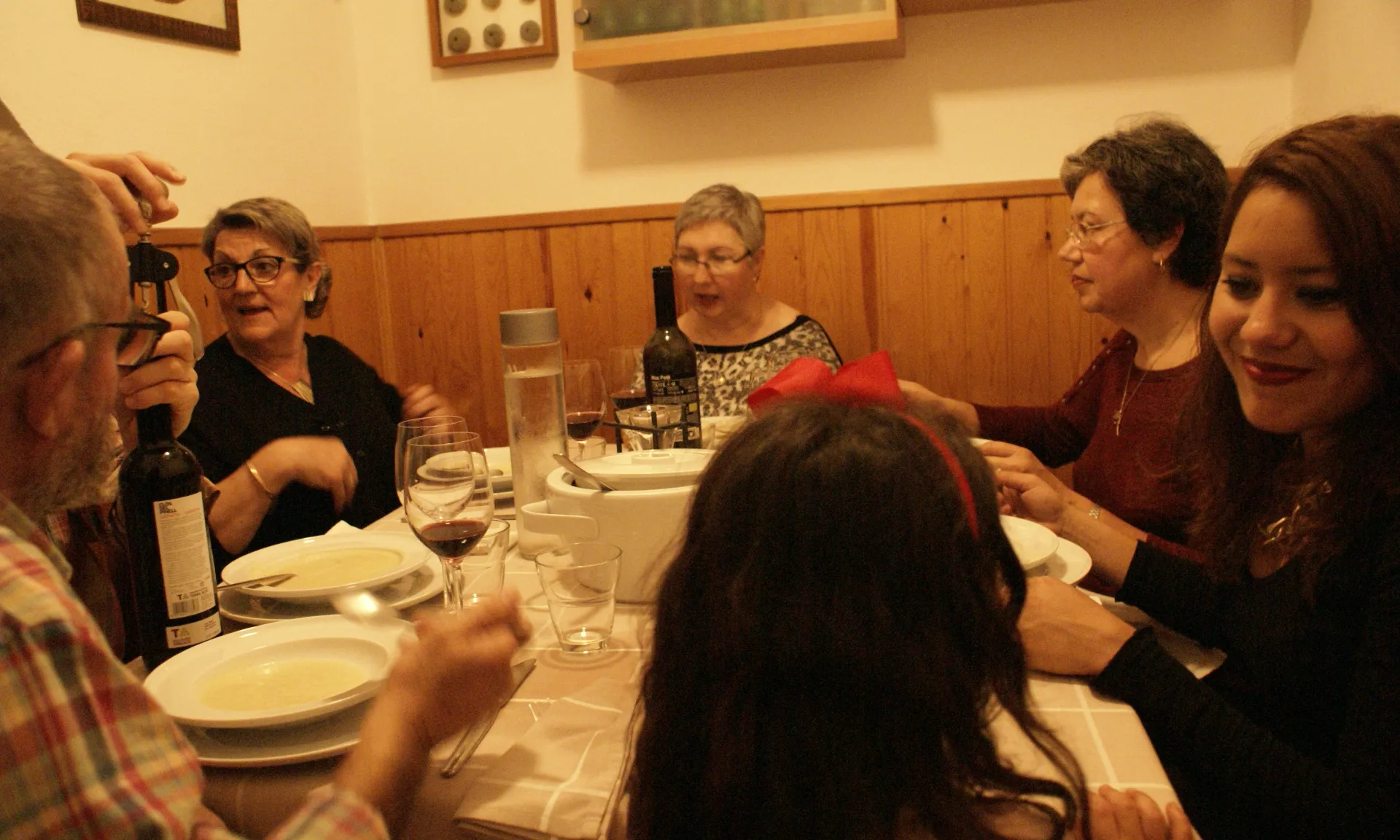 Un dels àpats de La Família del Costat a Horta-Guinardó. Font: SOS Racisme Catalunya