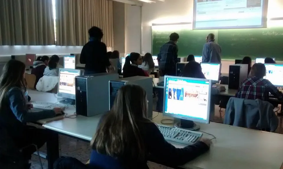 Una de les activitats amb noies de l'ESO (Font: Observatori de la Igualtat URV)