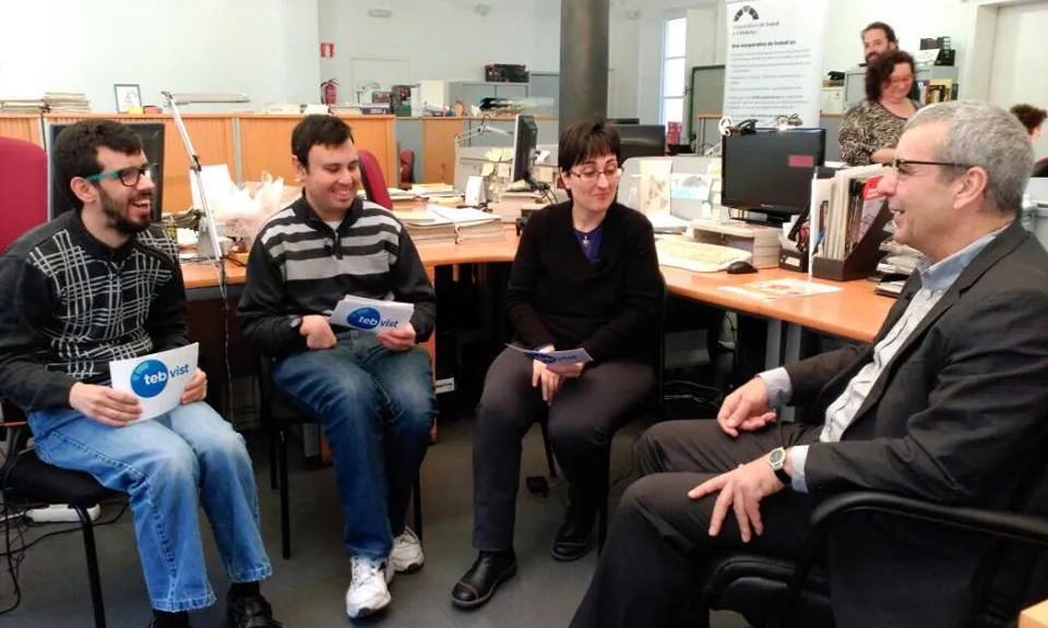 L'equip del TEBVist entrevistant Perfecto Alonso. Font: Pàgina de Facebook de TEBVist