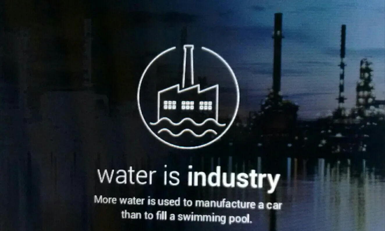 L'aigua és essencial per activitats humanes com la industria (imatge: UNwater.org)