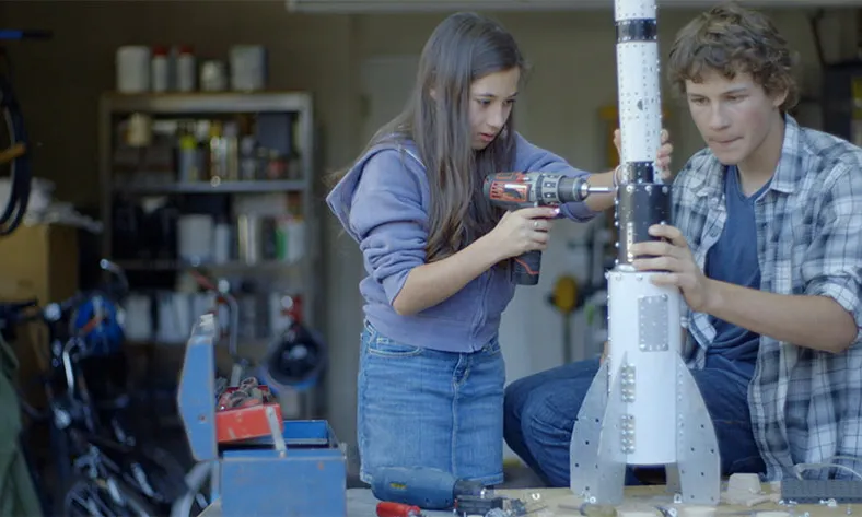 Fotograma del vídeo de la campanya #InspireHerMind