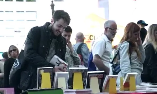 Frame del vídeo Sant Jordi LGTB