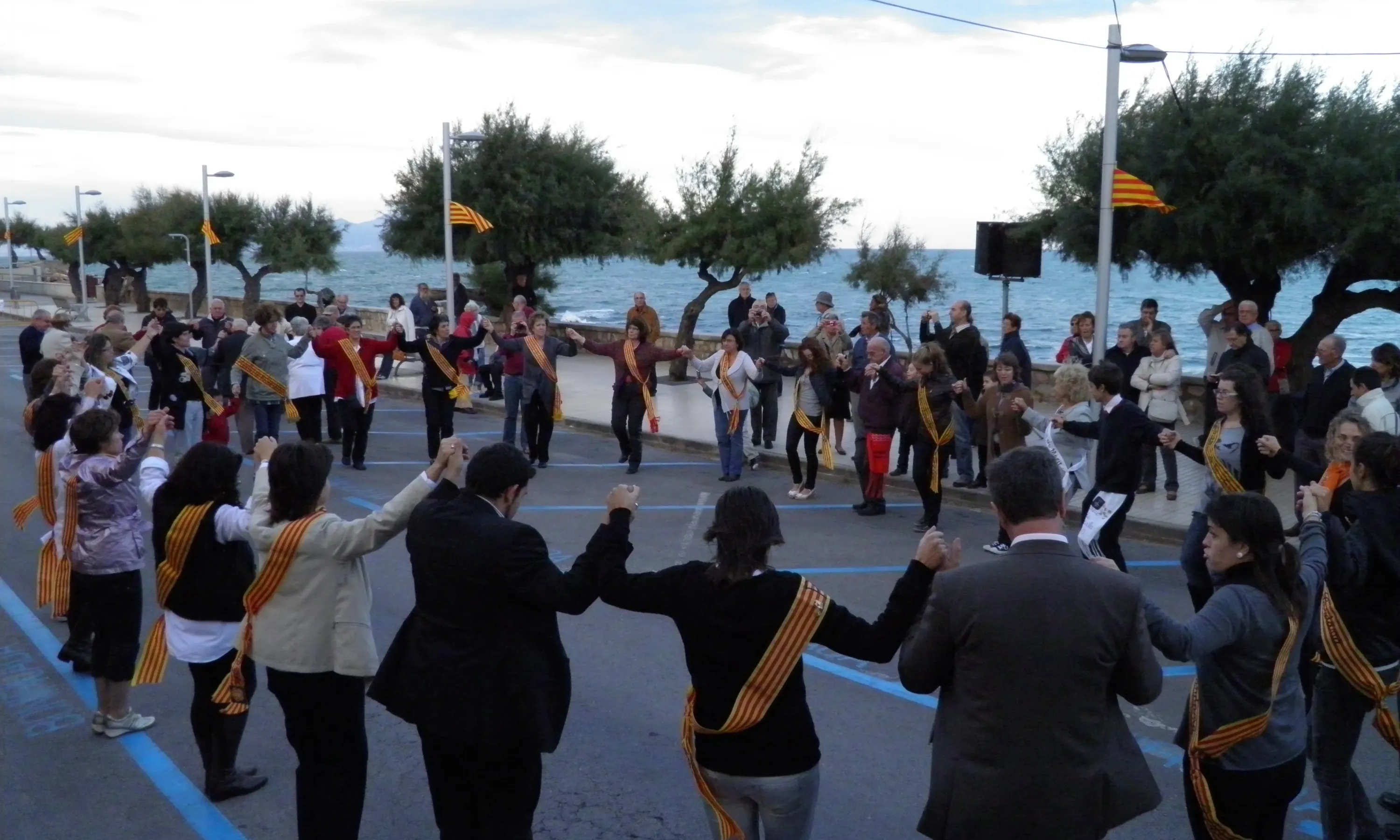 Aplec sardanista de l'Escala. Imatge: Blog de l'agrupació Avi Xaxu