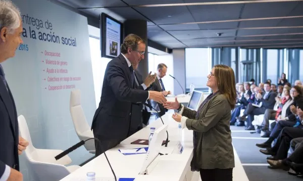 Elena Terry, voluntària del projecte “Centre d'acompanyament”, de l'Asociació Bokatas, una de les propostes premiades el curs passat (Font: Fundació Mútua Madrilenya)