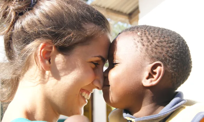Voluntariat internacional. Imatge de la plana web de Children of Africa