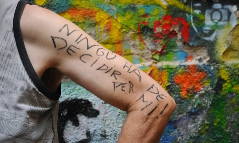 Fotografia del Grup d'AI de l'Alt Empordà, dins la campanya "El meu cos, els meus drets". Font: Picasa del Grup d'AI de l'Alt Empordà