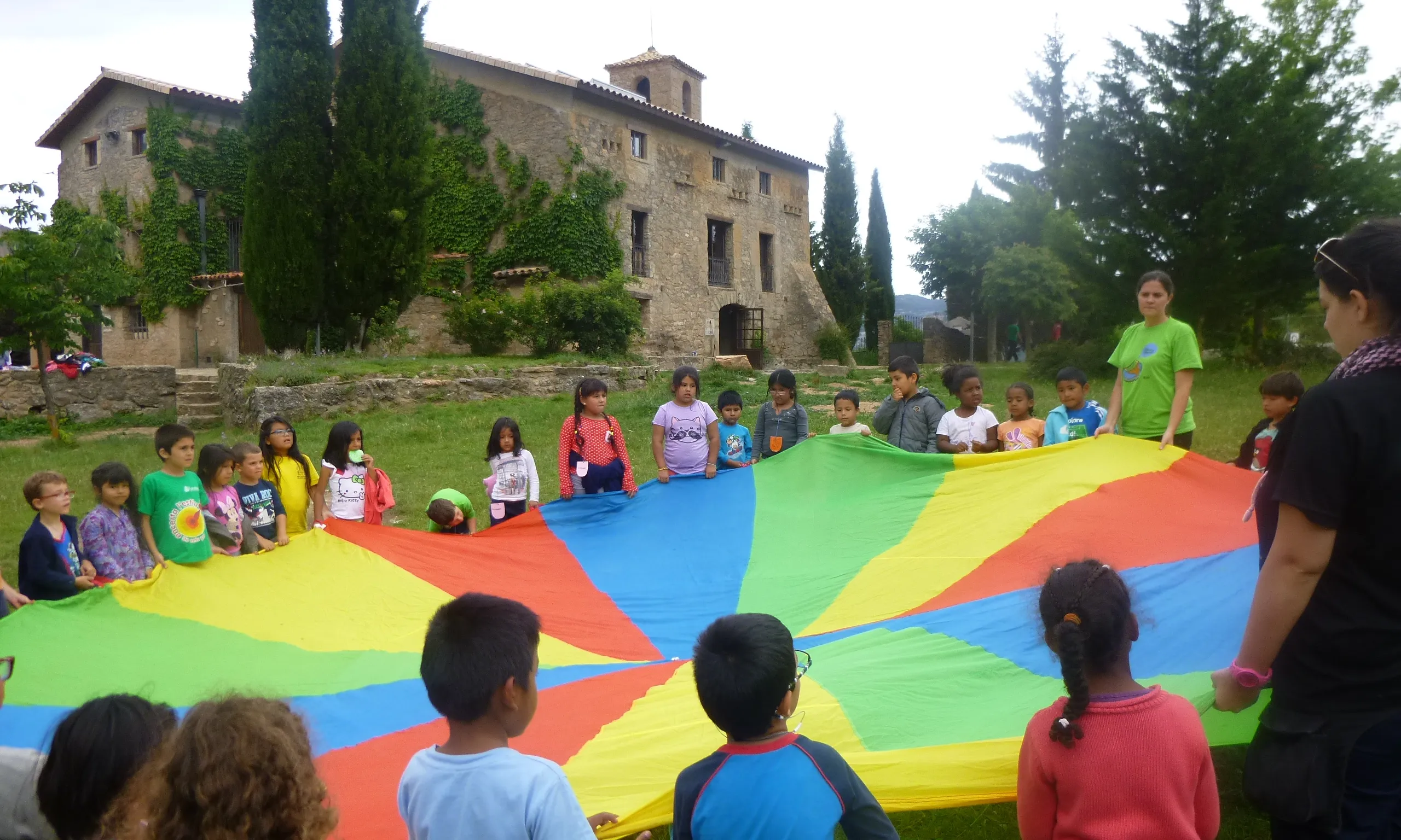 Infants jugant. Font: Club d'esplai Pubilla Cases-Can Vidalet