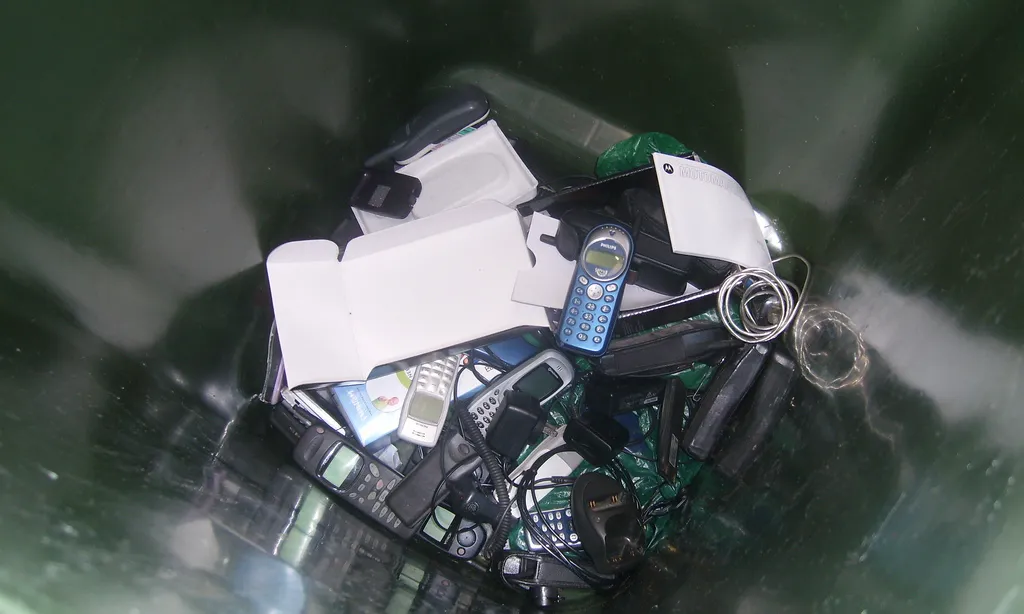 Imatge il·lustratiu de escombraries electrònics, de https://www.flickr.com/photos/pavlinajane/10842164056/sizes/l