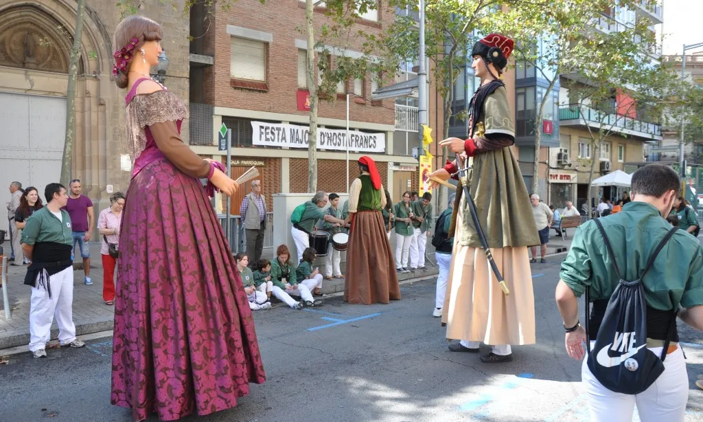 Gegants als carrers de Sants-Montjuïc