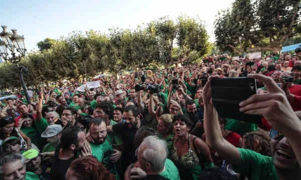 Centenars de persones han celebrat a l'exterior del Parlament l'aprovació de la Llei. Font: Parlament