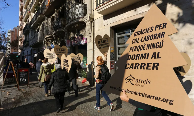 Ningú dormint al carrer - Font: arrelsfundacio.org