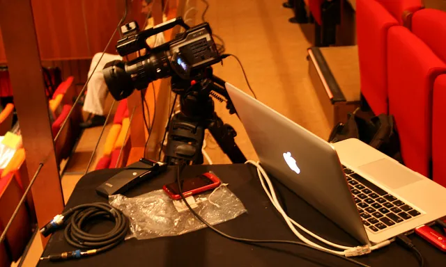 Kit d'eines per fer periodisme audiovisual. Autoria: Fundación Cibervoluntarios, a Flickr