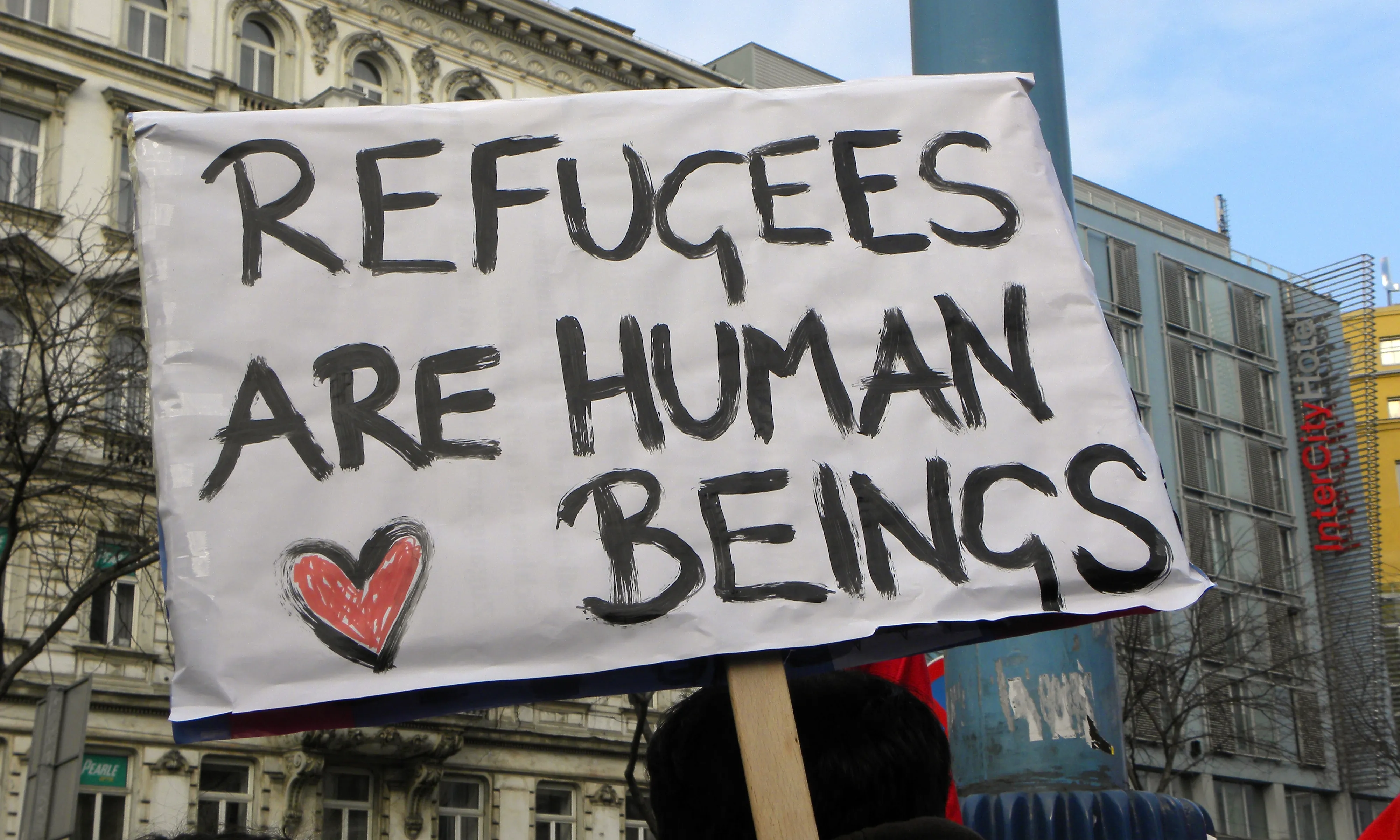"Els refugiats són éssers humans". Font: Wikimedia