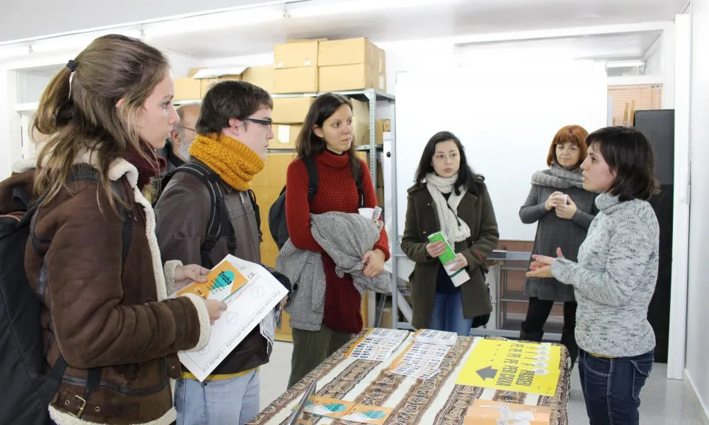 Assistentes a la Fira del Voluntariat Internacional. Font: Lafede.cat 