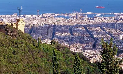 Vistes des de Collserola a Barcelona (foto pàgina http://shop.europeinyourlife.com)