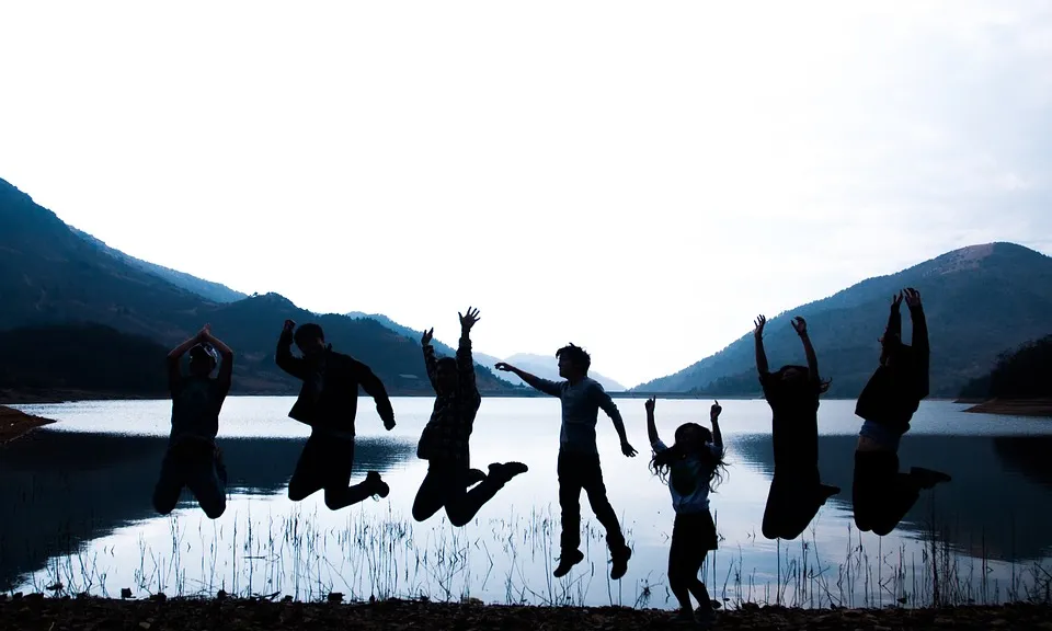Joves en un voluntariat internacional. Font: Pixabay