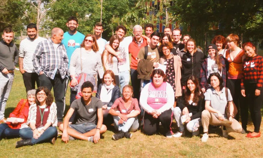 Trobada de joves i persones mentores del projecte de mentoria social de Fundesplai. Font: Fundesplai