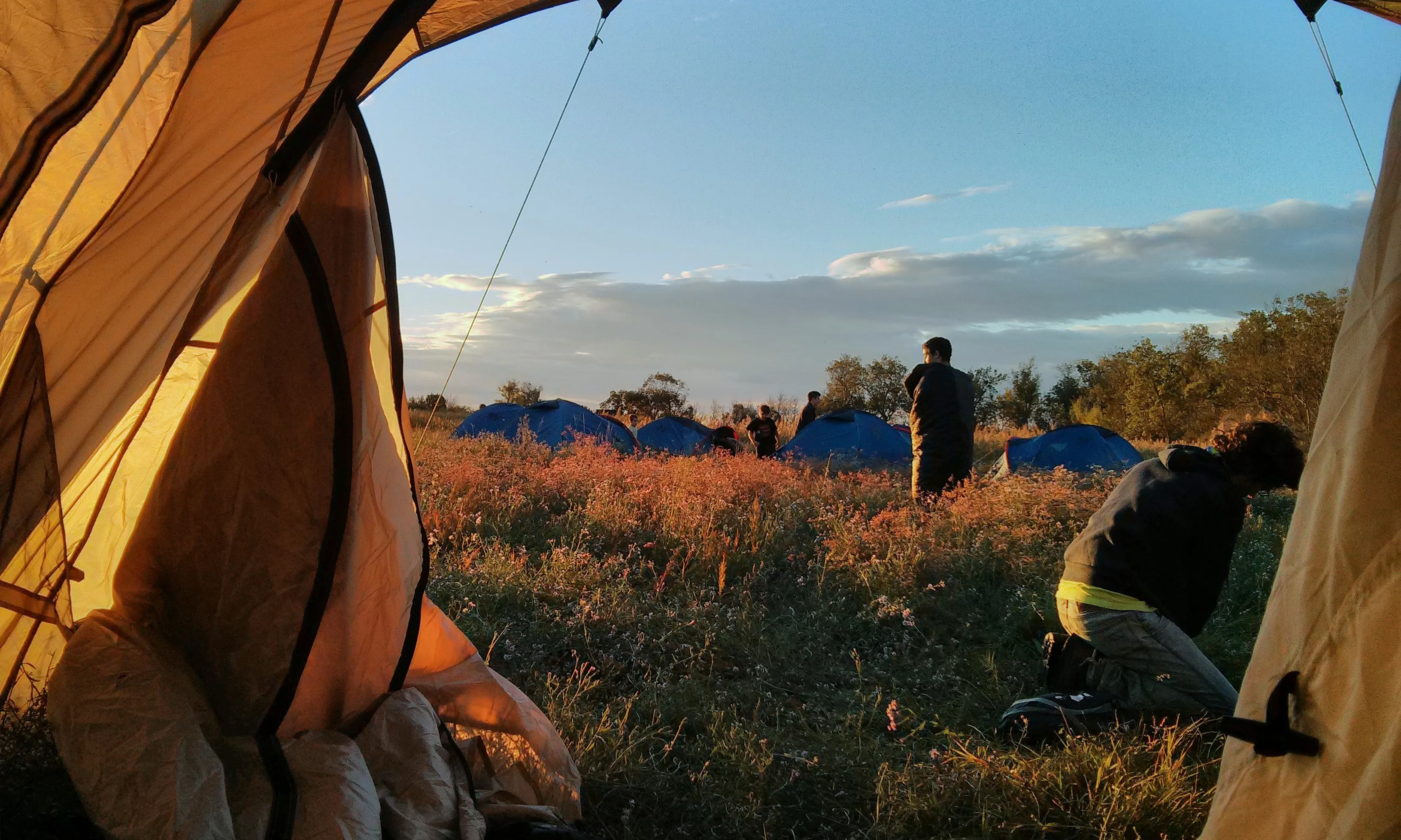 Surt el sol al campament / Font: Minyons Escoltes i Guies de Catalunya