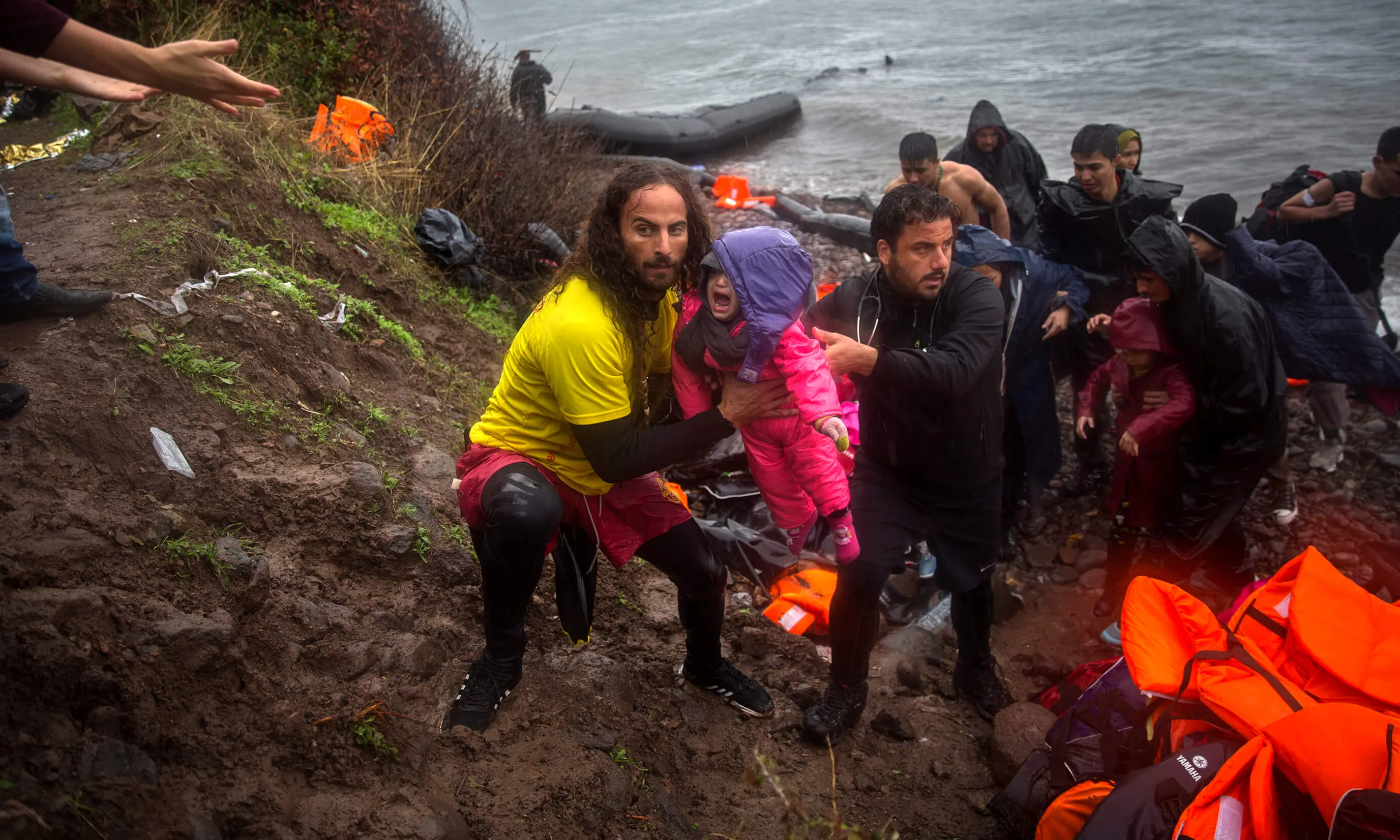 Socorristes voluntaris efectuant tasques de salvament a Lesbos. Font: Proactiva Open Arms