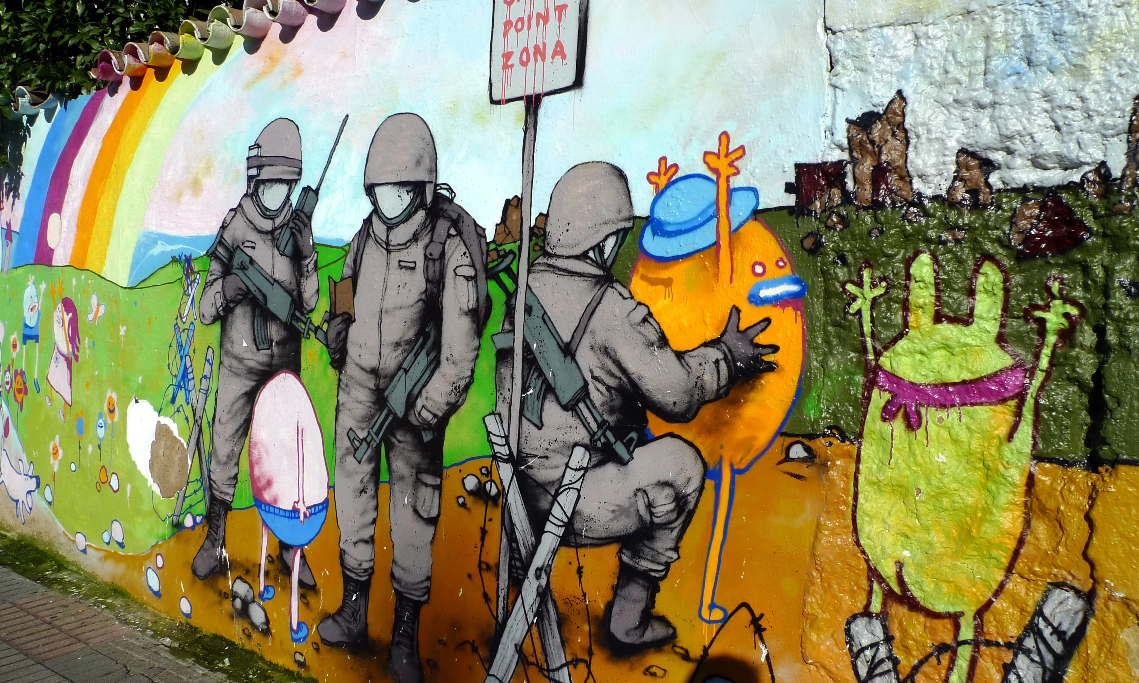 Soldats pintats en forma de grafiti a una paret. Font: Wikimedia