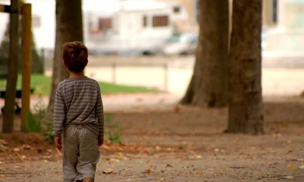 Nen sol. Font: eldiario.es