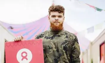 Jack Garratt donant suport a la campanya. Font: Dan Medhurst/Oxfam