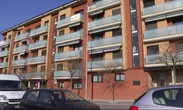 Edifici de pisos buits. Font: ccma.cat