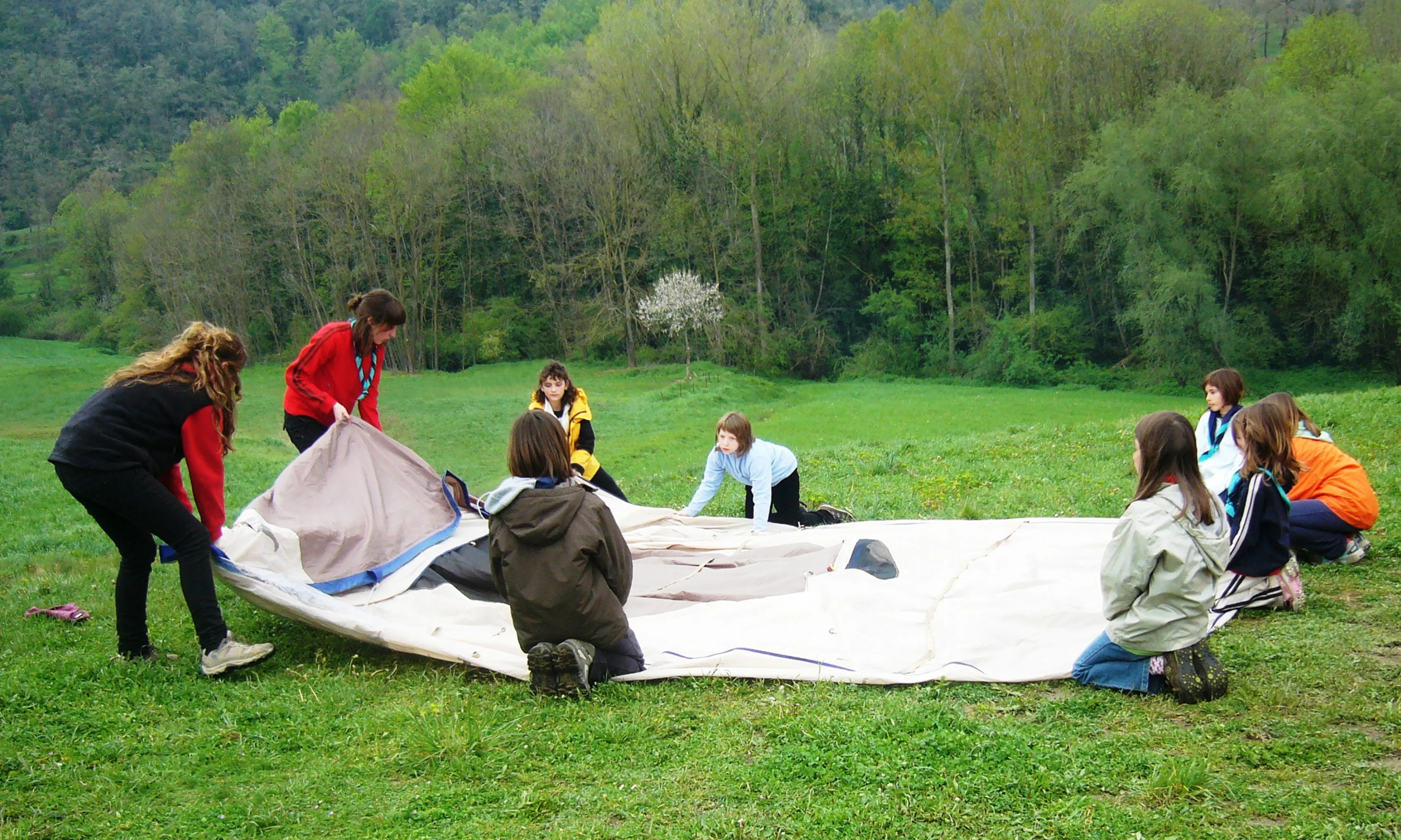 Prioritzar sempre reparar abans de comprar (per exemple piquetes de les tendes) / Foto: Minyons Escoltes i Guies de Catalunya