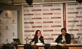 Laia Grabulosa, directora de La Confederació, i Pau Vidal, coordinador de l'Observatori del Tercer Sector, durant la presentació del segon Anuari 2016. Font: La Confederació