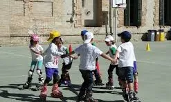 Infants jugant. Font: escolaateneuigualadi.cat