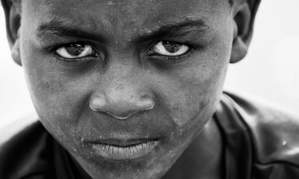 Mirada penetrant d'un nen africà. Font: Pixabay