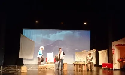 Instant de l'obra de teatre. Font: Iniciatives Solidàries