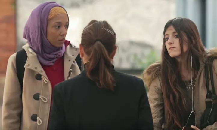 Moment durant el vídeo. Font: Federació SOS Racisme