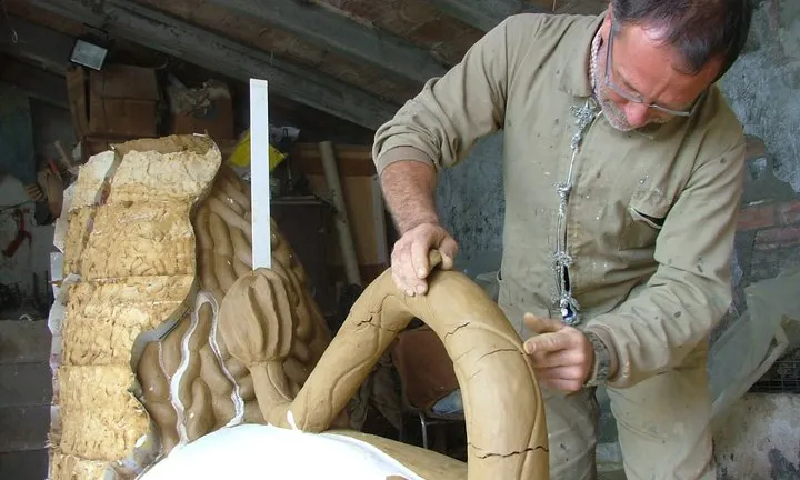 Lluís Musté al seu taller.