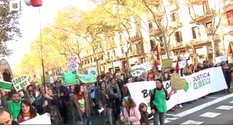 Milers de persones van participar en la Marxa pel Clima a Barcelona