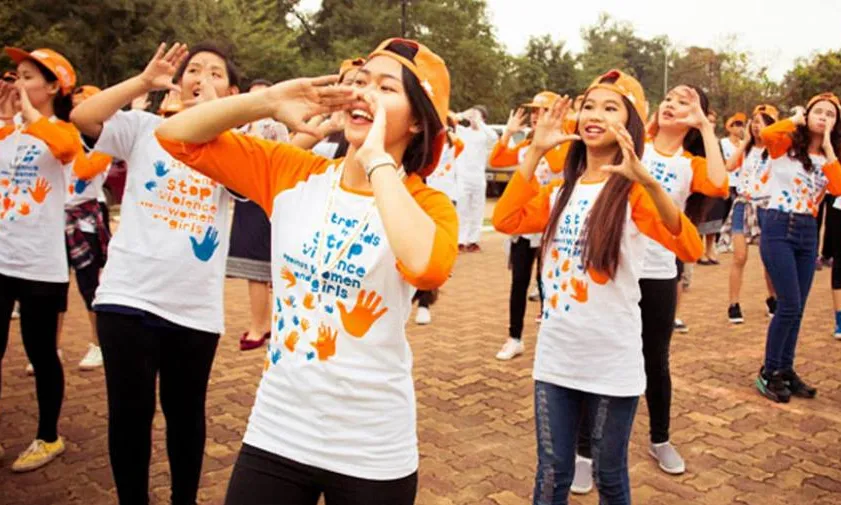 Dones participant a una acció dels 16 dies d'activisme