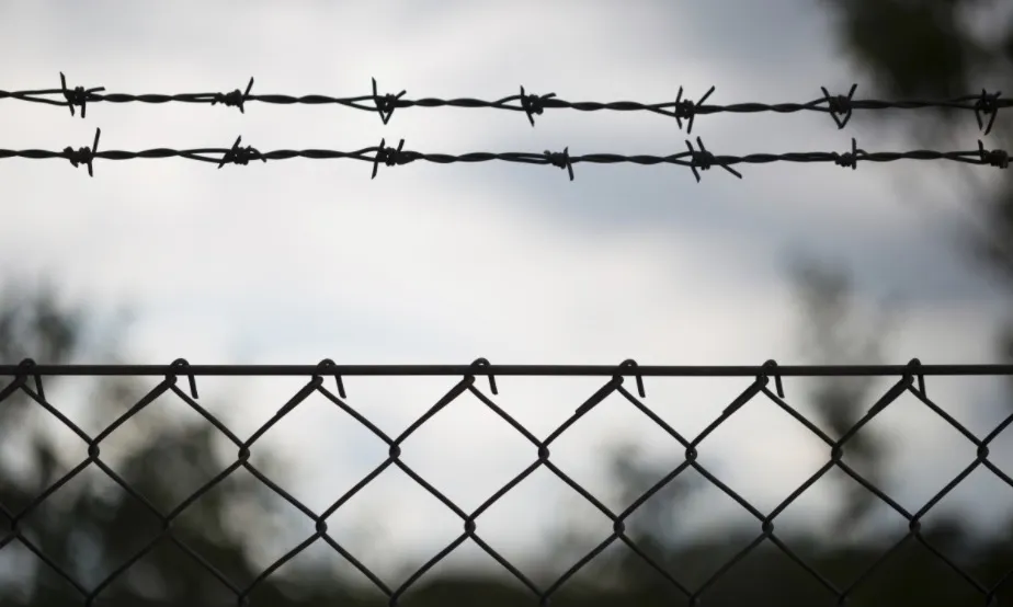 Tanca que separa una frontera d'una altra.