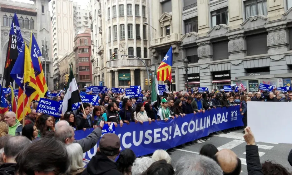Manifestació de la Plataforma Obrim Fronteres a Barcelona demanant l'acollida de persones refugiades.