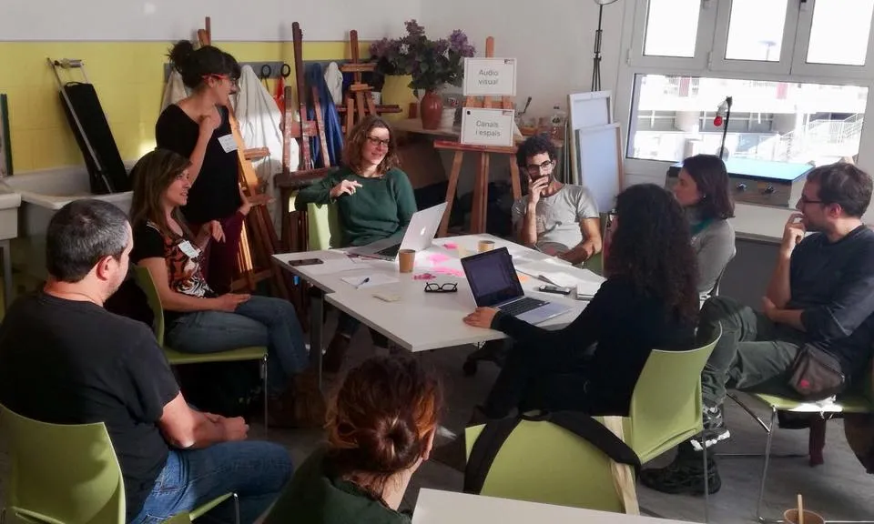 El Viver de Comunicació Associa't ofereix un itinerari formatiu i una hackató de comunicació col·laborativa
