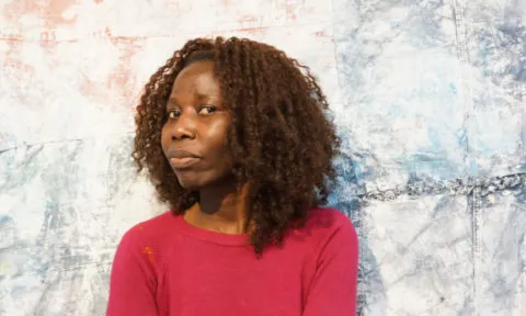 L'artista plàstica senegalesa Marie Ngom participarà al debat de la projecció del 8 de març i mostrarà les seves obres de l'1 al 22 de març, en el marc del cicle de cinema