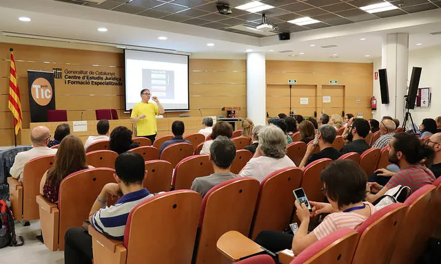 L'expert en jocs, Oriol Ripoll, va fer la xerrada 'Transforma-ho en joc' a la IX Jornada Punt TIC i Presó