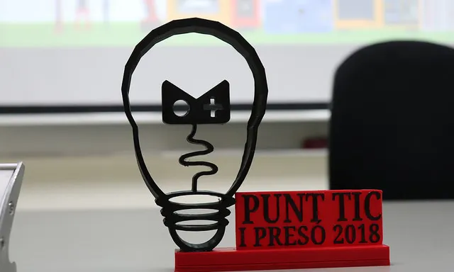En un dels tallers de la IX Jornada Punt TIC i Presó van imprimir el logotip de la trobada en 3D