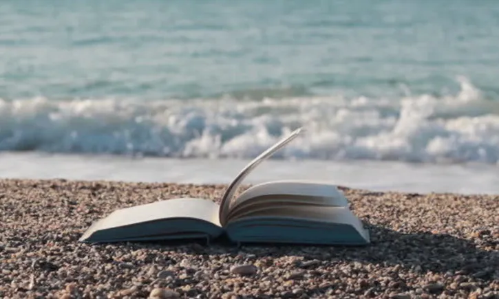 Llibre i platja