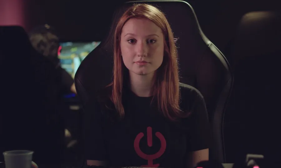 Foto d'una noia 'gamer' que participa en la campanya 'My Game My Name'