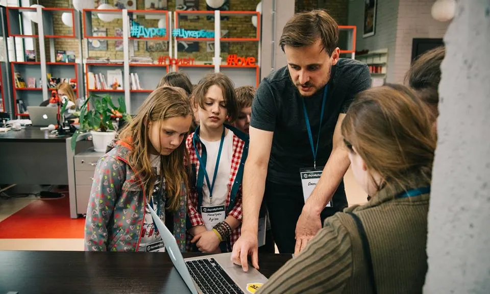 En poc més de cinc anys, Code Club s'ha estès arreu del món, arribant al voltant de 10 mil clubs de codi a 125 països diferents 