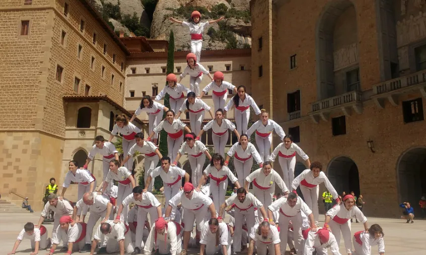 Els Falcons de Barcelona durant una actuació al monestir de Montserrat.